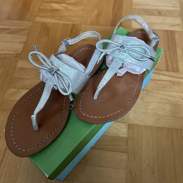 kate spade 실버 플립플랍 샌들 리본 포함 5M