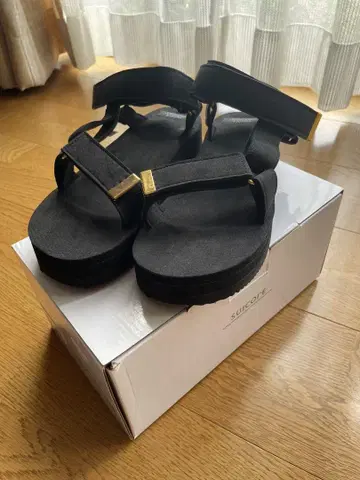 SUICOKE 블랙 샌들 23cm