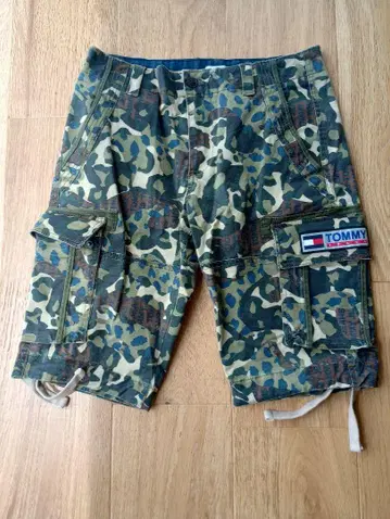 TOMMY 카모플라쥬 카고 숏 팬츠