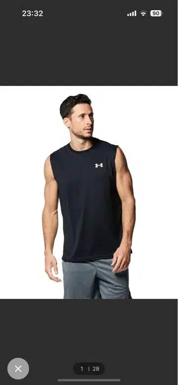 Under Armour 블랙 탱크탑과 신발