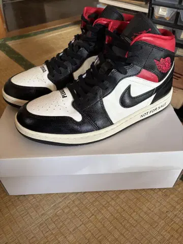 AIR JORDAN 1 MID WMNS