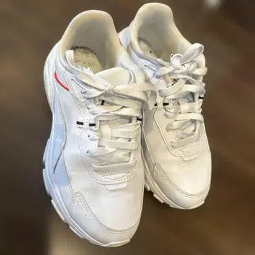 Puma 통굽 스니커즈