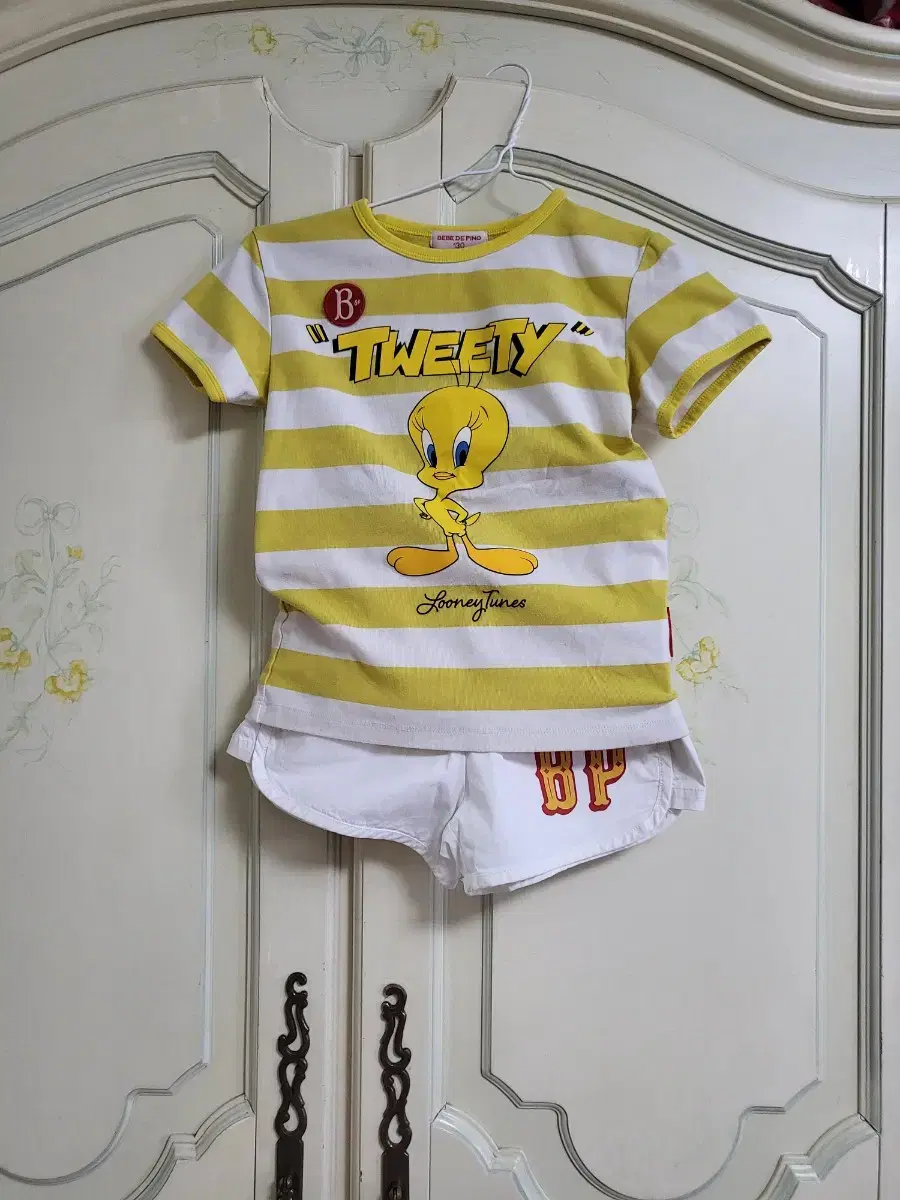 Bebe De Pino Tweety T-shirt & Wrinkled Shorts (130)