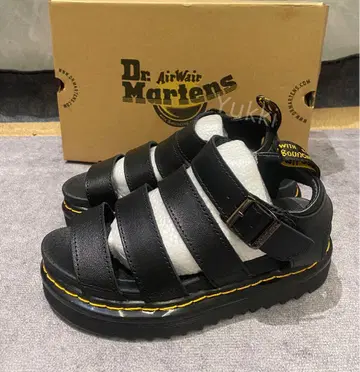 새상품 Dr. Martens 블랙 스포츠 샌들