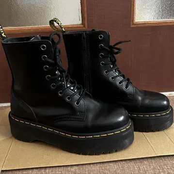 Dr.Martens 통굽 부츠 24cm