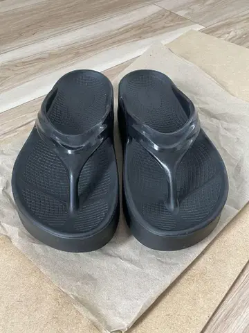 OOFOS OOmega 23cm 블랙