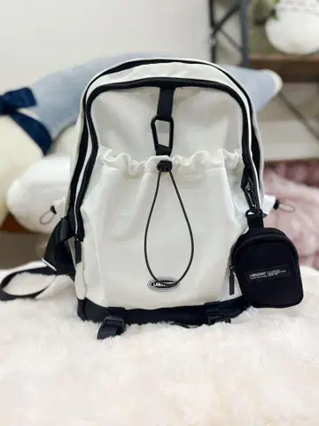 화이트/블랙 드로우 스트링 백팩