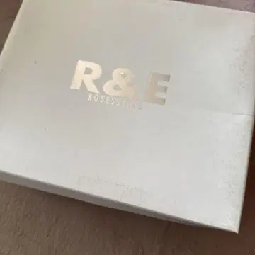 R&E 베이지 스트랩 샌들