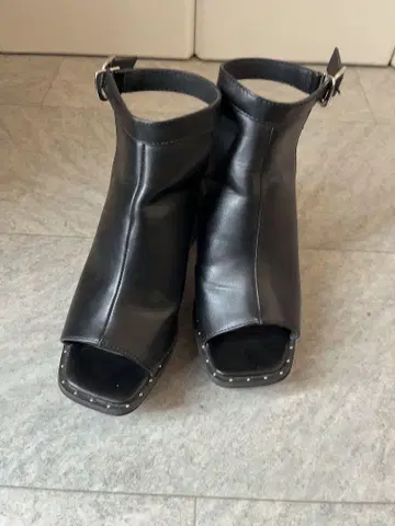 미사용 PAGEBOY 블랙 오픈토 부티 S