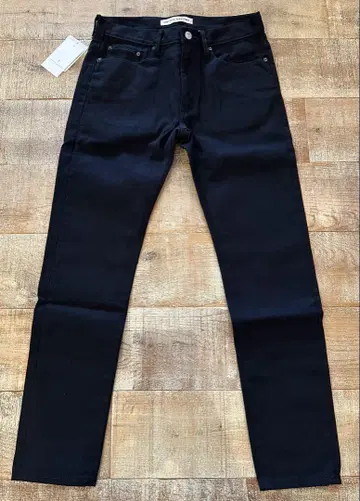 미사용 새상품 UNITED ARROWS 블랙 데님 슬림핏 S 사이즈