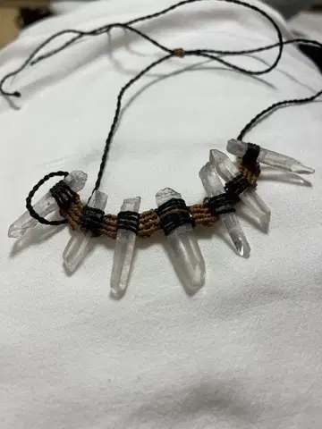 핸드메이드 페루 크리스탈 마크라메 목걸이