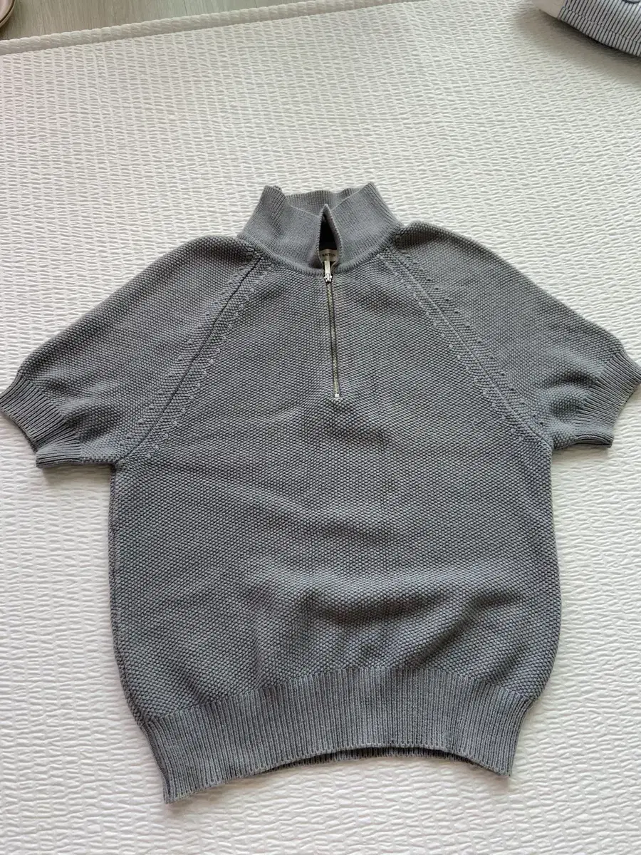 Nothing Written and three vahn short-sleeves for 40,000 won