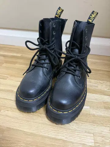Dr. Martens 블랙 밀리터리 부츠