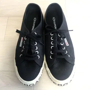 SUPERGA 블랙 스니커즈