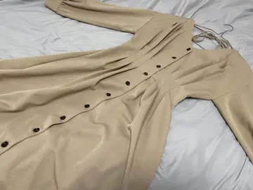 베이지 긴팔 롱 원피스