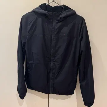 Tommy Hilfiger 리버서블 숏 기장 라이트 아우터 블랙