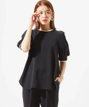 Tiara 접촉 냉감 바이컬러 블라우스