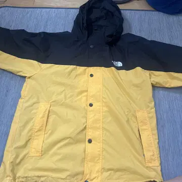 THE NORTH FACE 후드 자켓 블랙/옐로우 컬러