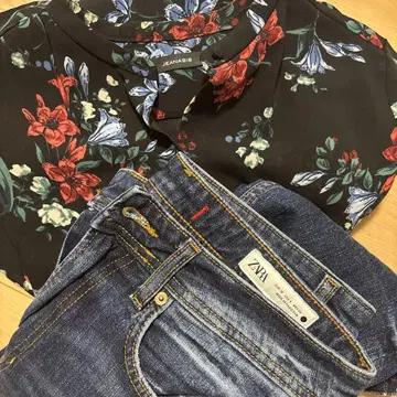 JEANASIS 꽃무늬 시어 원피스와 ZARA 청바지 세트