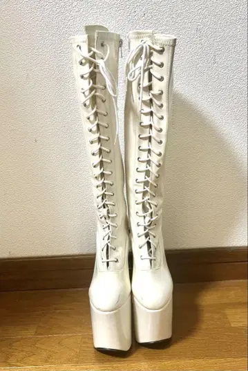 [19cm 힐] 화이트 레이스업 롱 부츠