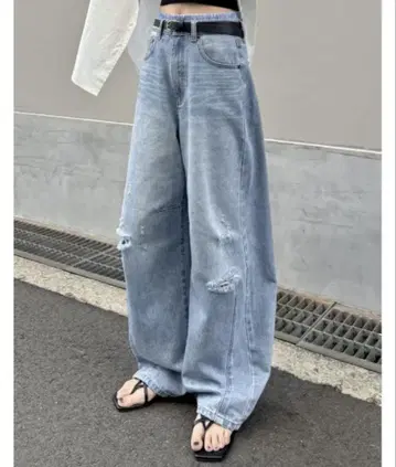 밑단 프린지 배럴 레그 데님 팬츠