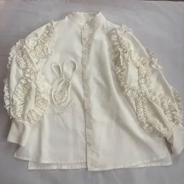 Bibiy. LONDON BLOUSE 비비 블라우스