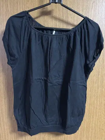 mina perhonen 블랙 오프숄더 티셔츠