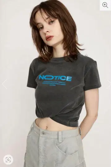 SLY NOTICE 프린트 티셔츠