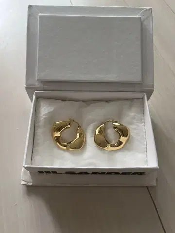 JIL SANDER 질 샌더 골드 후프 귀걸이