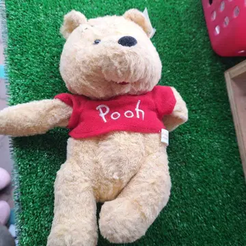 푸우 봉제 인형 빨간 셔츠