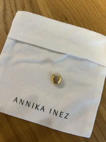 ANNIKA INEZ 골드 한쪽 귀걸이