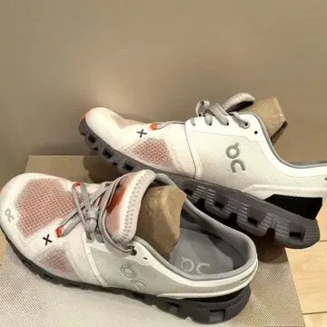 On Cloud X 3 화이트/오렌지 스니커즈