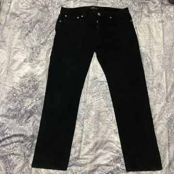 아페쎄 PETIT NEW STANDARD 블랙 데님 w31