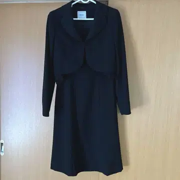 블랙 자켓이 포함된 드레스, 예복, 상복