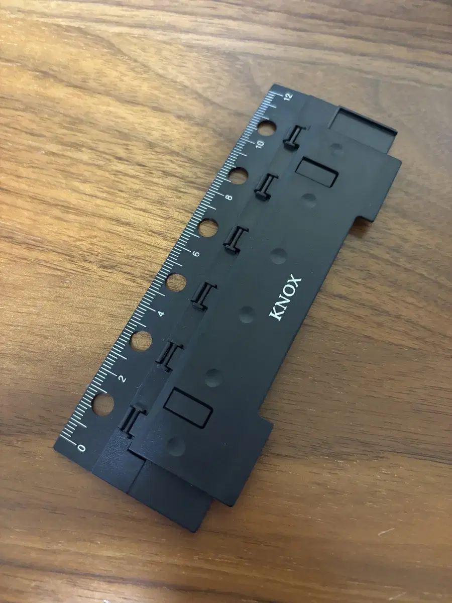 M6 Diary 6-Hole Punch