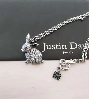 Justin Davis 토끼 목걸이