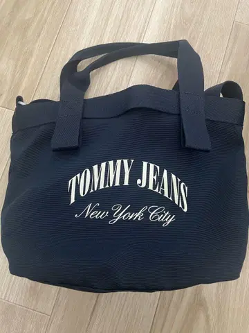 TOMMY JEANS 네이비 토트백