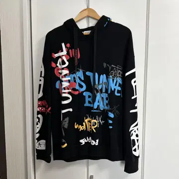 BLACK RIINA 그래피티 후드티
