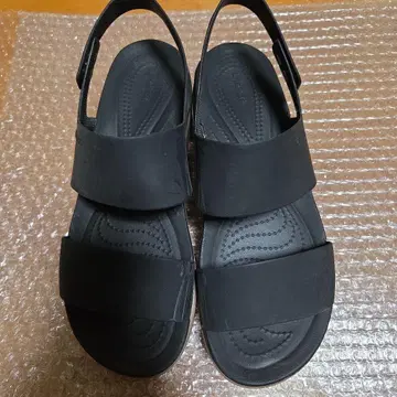 크록스 통굽 샌들 블랙