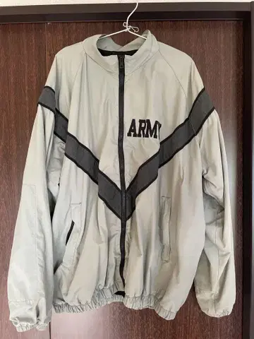 ARMY 로고가 들어간 나일론 메쉬 자켓 L
