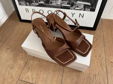 SLOBE IENA 슬로브 이에나 브라운 스퀘어토 샌들