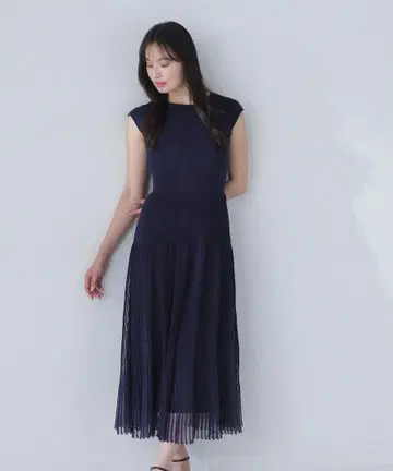 네이비 슬리브리스 니트 원피스