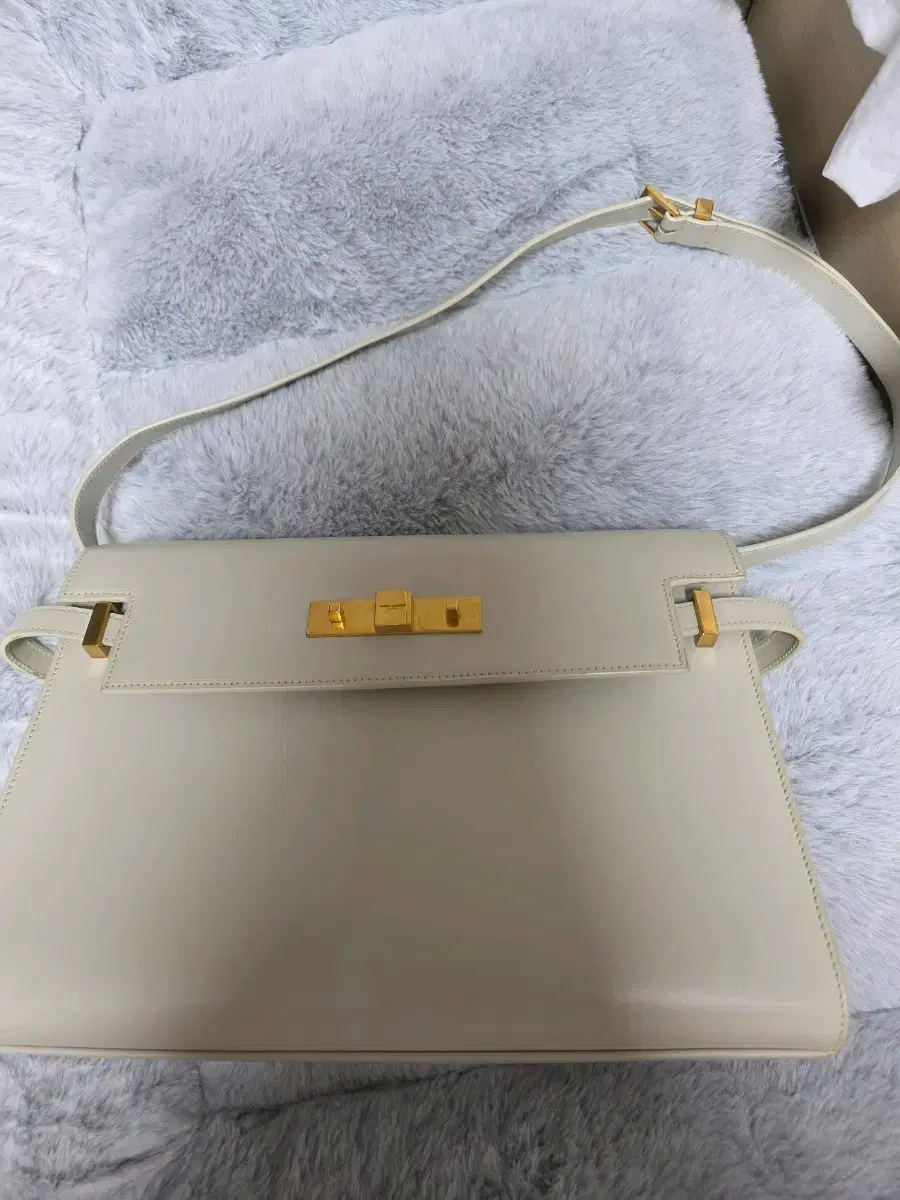 Saint Laurent Manhattan Shoulder Bag Medium Blanc Vintage (hyunjae 4.69 million KRW)