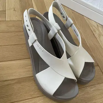 Crocs 스포츠 샌들 W8 화이트/그레이
