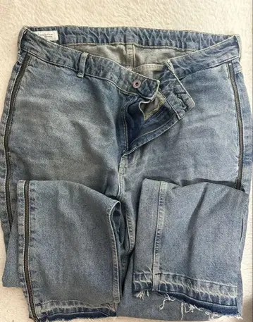 새상품급 ZARA 남성용 플레어 슬리브 핏 지퍼 청바지 EUR46