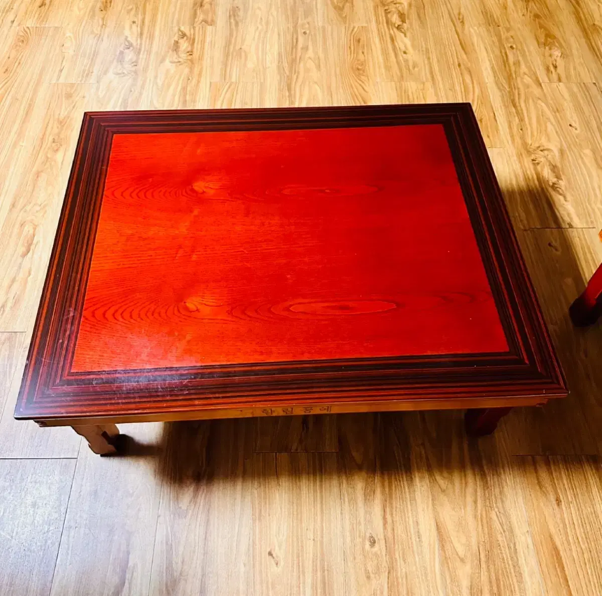 Low dining table