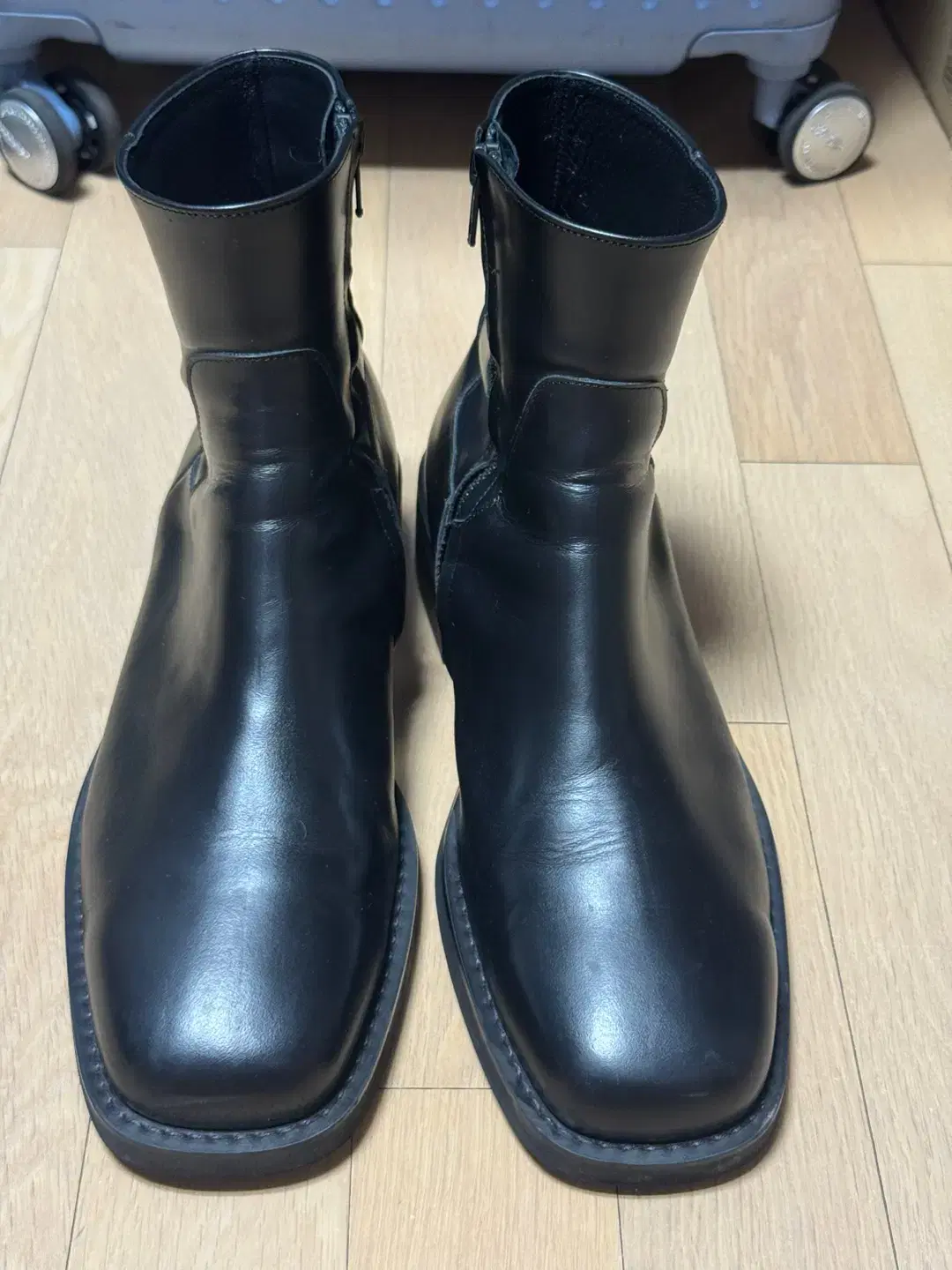[270] Romantic Move Stance Square Toe Zip-Up Boots