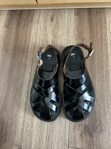 자라 플랫 게이지 샌들 구르카 샌들