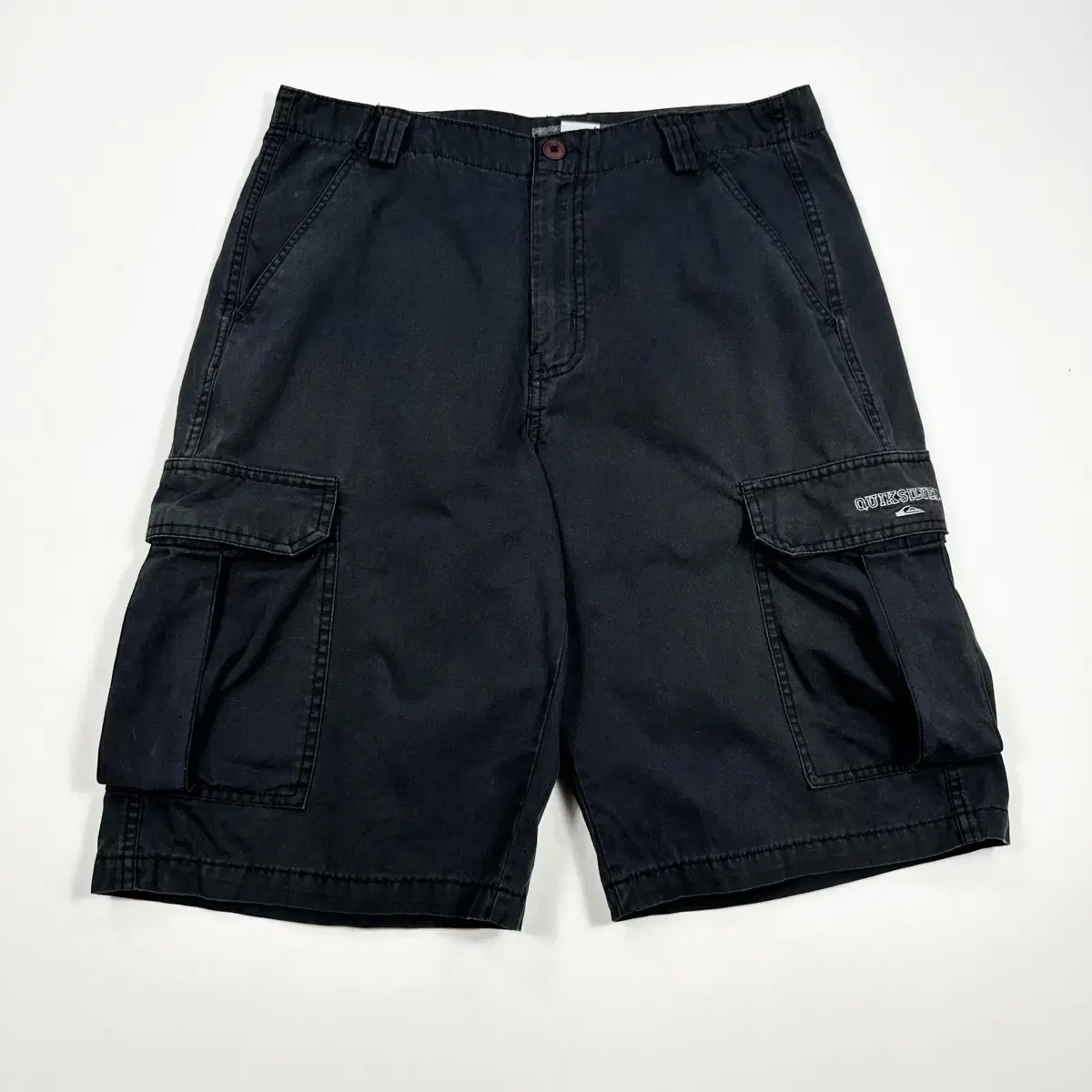 (32) Quiksilver Wide Fit Washed Vintage Cargo Shorts