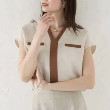 Loungedress 배색 프렌치 블라우스